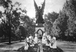 Confederate monument at Salisbury, Photograph 1909. North Carolina Collection, University of North Carolina at Chapel Hill Library
